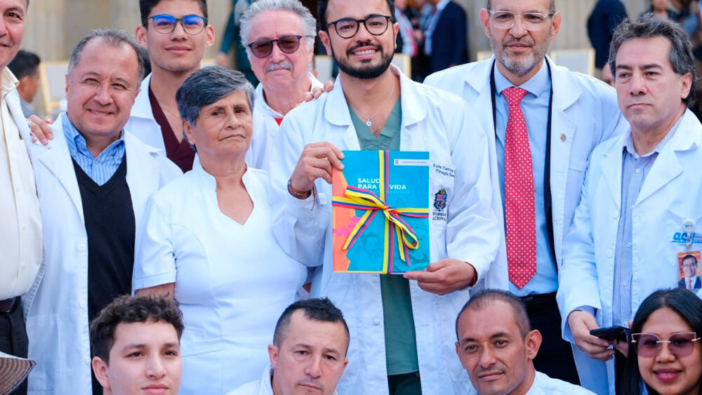 ABC de la Reforma a la Salud 10 ABC de la Reforma a la Salud El presidente Gustavo Petro ya presentó su Reforma a la Salud y esta ha causado una serie de confrontaciones, pues muchos están a favor del documento, mientras que otros critican el proyecto del mandatario.