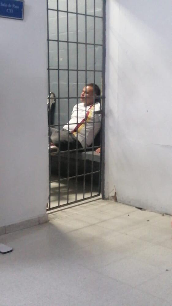 Alejandro Montenegro, hincha del Tolima, pidió perdón por agredir a Daniel Cataño Tras pasar toda la noche en uno de los calabozos de la Fiscalía en Ibagué, el hincha del Tolima que golpeó por la espalda a Daniel Cataño, jugador de Millonarios, en la previa del encuentro durante la tarde de este domingo, habló tras el vergonzoso acto que provocó la suspensión del partido.