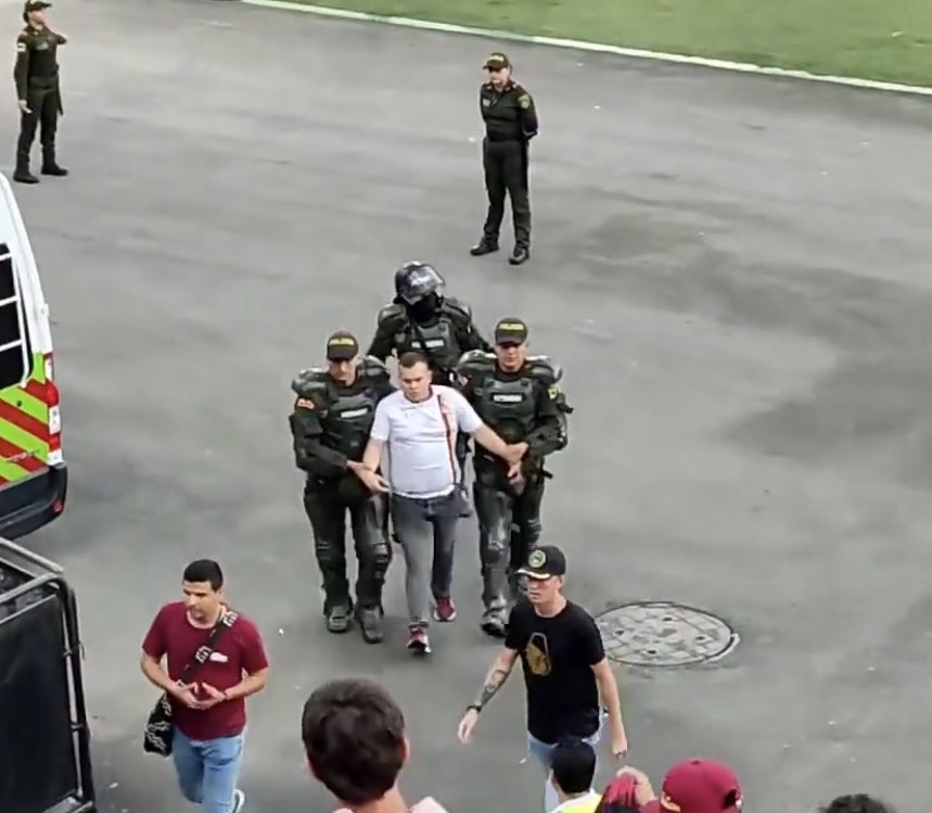 Alejandro Montenegro, hincha del Tolima, pidió perdón por agredir a Daniel Cataño Tras pasar toda la noche en uno de los calabozos de la Fiscalía en Ibagué, el hincha del Tolima que golpeó por la espalda a Daniel Cataño, jugador de Millonarios, en la previa del encuentro durante la tarde de este domingo, habló tras el vergonzoso acto que provocó la suspensión del partido.
