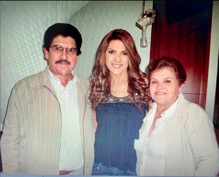 Ana Karina Soto quedó sin aliento luego de revivir recuerdos de su madre La presentadora del programa de televisión 'Buen día Colombia' de RCN, Ana Karina Soto alcanzó a hiperventilar, luego de revivir algunos recuerdos de su madre.