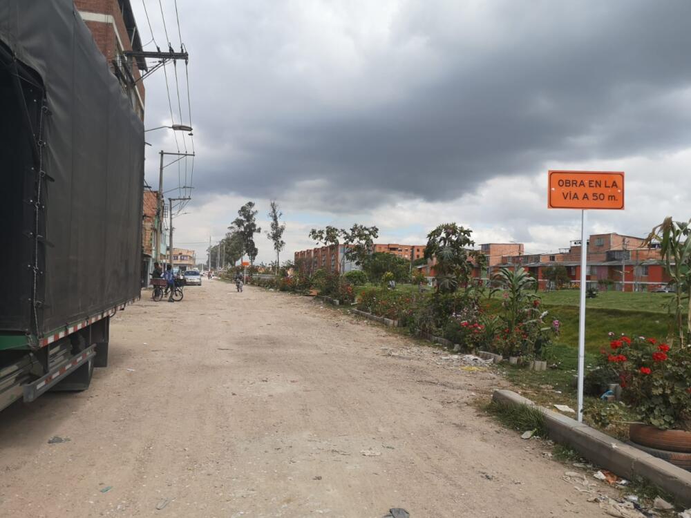 Asesinato con arma de fuego en Bella Vista, Kennedy 1 Asesinato con arma de fuego en Bella Vista, Kennedy En horas de la noche del martes el cadáver de un hombre con varios disparos por arma de fuego y tendido sobre la vía pública del barrio Bella Vista, en la localidad de Kennedy, causó gran consternación entre los moradores de la zona.