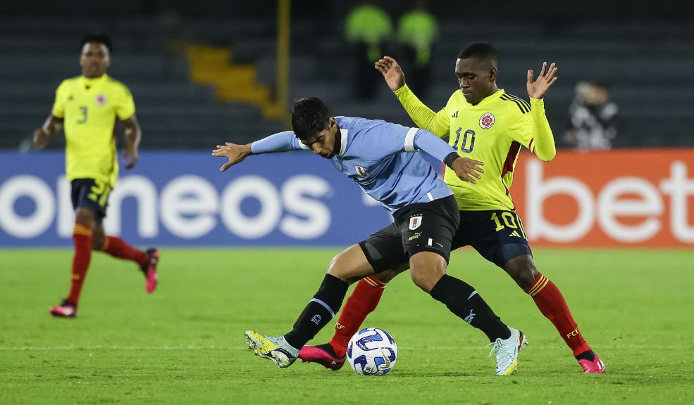 Confirmada la formación de Colombia para enfrentar a Paraguay en El Campín 8 Confirmada la formación de Colombia para enfrentar a Paraguay en El Campín Se confirmó que Daniel Luna volvió a unirse con el equipo luego de formalizar su nuevo vínculo con el Mallorca, del fútbol español.