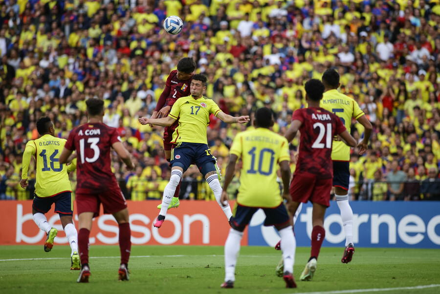 La Tricolor empaca maletas para Indonesia 1 La Tricolor empaca maletas para Indonesia La Selección Colombia Sub -20 se juega su último partido del Sudamericano tras empatar con Paraguay, ganarle a Perú, empatar con Brasil y vencer a Argentina en los juegos disputados en Cali.