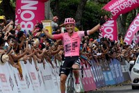 Esteban Chaves, nuevo campeón nacional del ciclismo de ruta en Bucaramanga El pedalista Esteban Chaves se convirtió este domingo en el campeón nacional de ciclismo, luego de imponerse en una emotiva carrera en Bucaramanga.