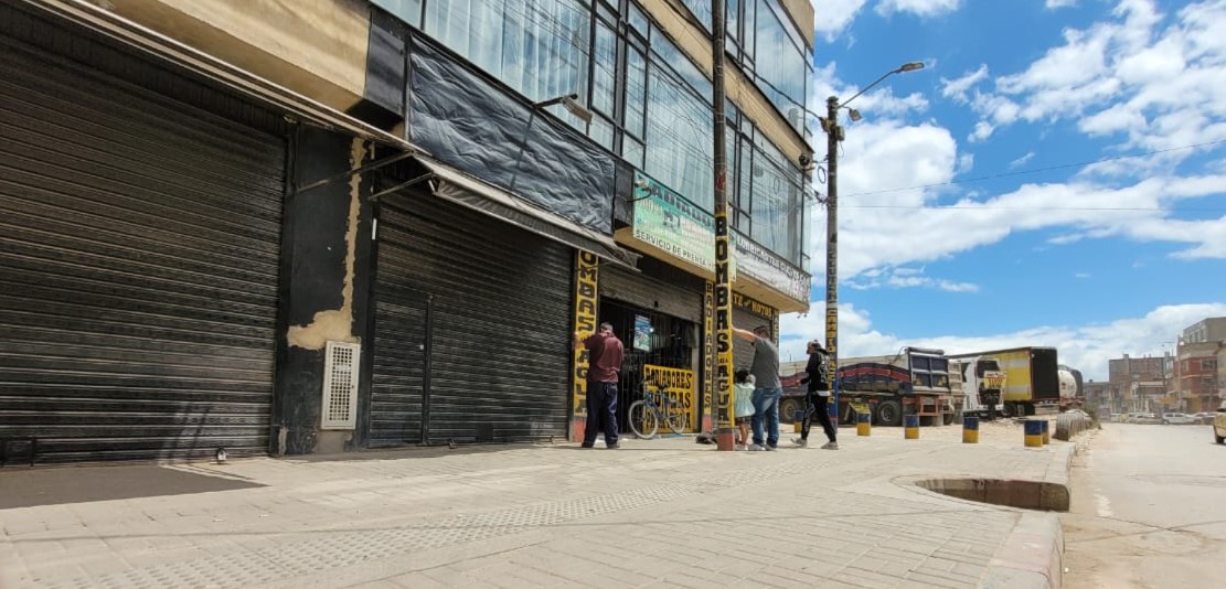 Sicariato en local de motos sacude a Bosa Dos hombre en motocicleta acabaron con la vida de un ciudadano venezolano de 30 años en el barrio Brasilia, en Bosa.