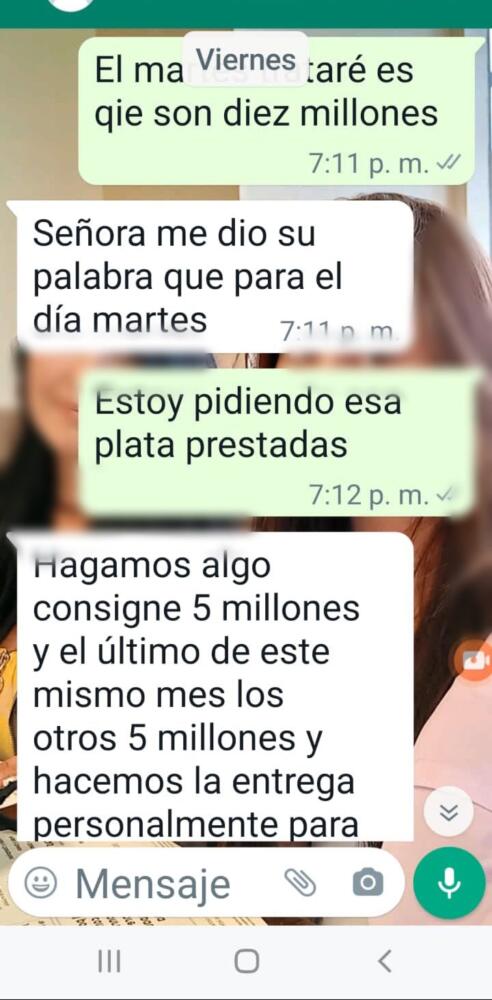 Capturadas por extorsionar a la jefe de su mamá: le decían que eran el Tren de Aragua Dos mujeres fueron capturadas en las últimas horas por el grupo anti-extorsión de la Policía Metropolitana de Bogotá en la localidad de Ciudad Bolívar. Ambas aprehendidas son acusadas de extorsionar a la jefe de su mamá.