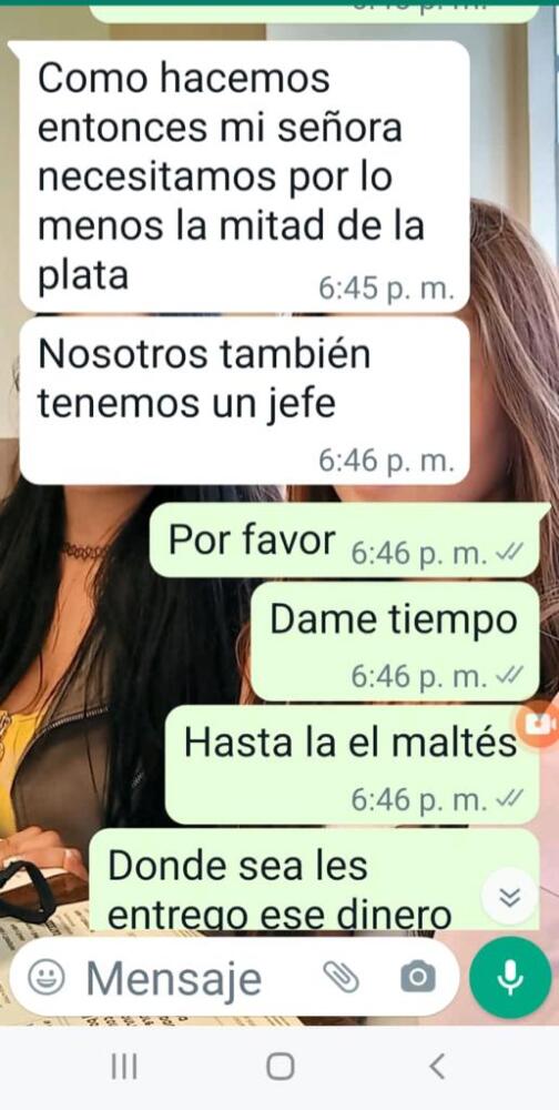 Capturadas por extorsionar a la jefe de su mamá: le decían que eran el Tren de Aragua Dos mujeres fueron capturadas en las últimas horas por el grupo anti-extorsión de la Policía Metropolitana de Bogotá en la localidad de Ciudad Bolívar. Ambas aprehendidas son acusadas de extorsionar a la jefe de su mamá.