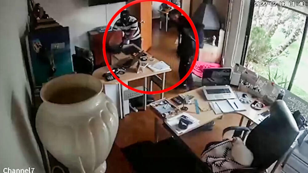 Capturan a 12 personas que robaban viviendas en Bogotá En las últimas horas se capturaron a 12 personas que pertenecían a tres bandas delincuenciales dedicadas al robo de viviendas en la capital.