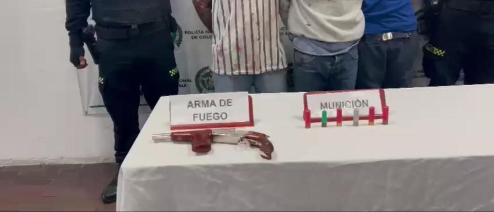Capturan a 3 peligrosos hermanos que llevaban una vida llena de delitos en Ciudad Bolívar En el barrio Altos de Jalisco, ubicado en la localidad de Ciudad Bolívar, las autoridades lograron la captura de tres delincuentes acusados de varios delitos y de sembrar terror en el sur de la capital.
