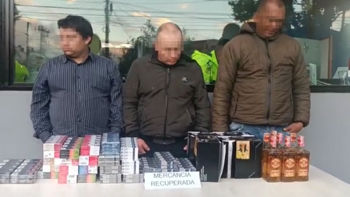 Cayeron 'Los Lucky' banda que se dedicaba a robar supermercados en Bogotá La Policía logró sorprender a la banda conocida como 'Los Lucky' en medio de un atraco que estaban realizando al interior de un supermercados en Bogotá.