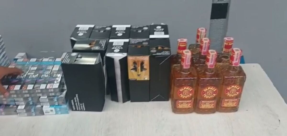Cayeron 'Los Lucky' banda que se dedicaba a robar supermercados en Bogotá La Policía logró sorprender a la banda conocida como 'Los Lucky' en medio de un atraco que estaban realizando al interior de un supermercados en Bogotá.