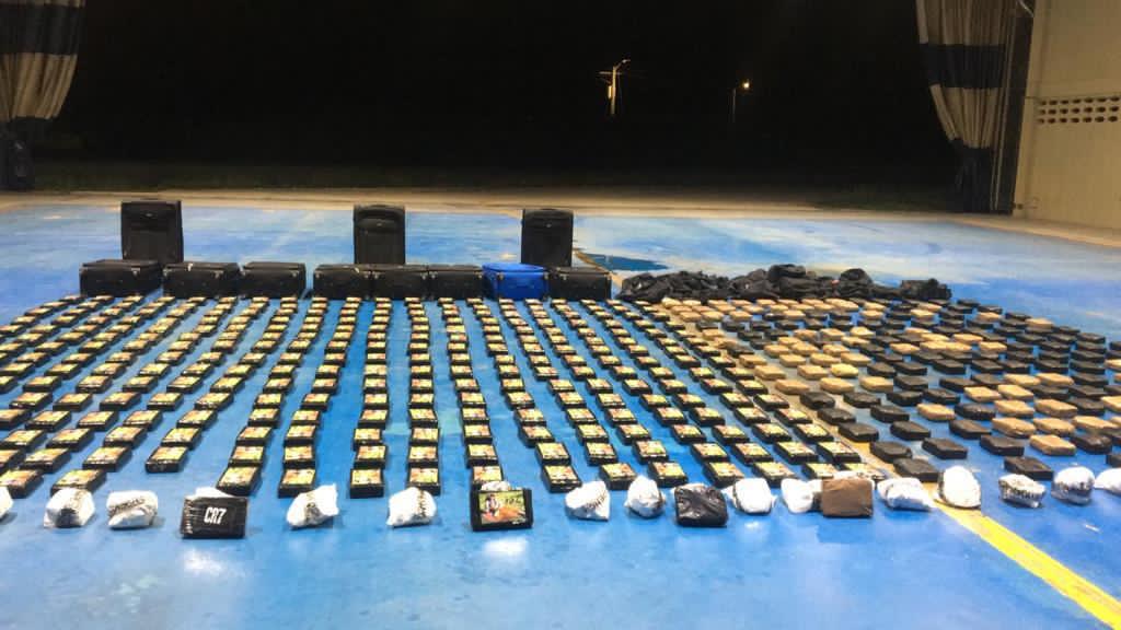 Cayó peligrosa red que enviaba coca a la Usa y México La banda delincuencial adquiría la cocaína y la camuflaba en equipajes o productos que salían como encomiendas de distintos aeropuertos del país, con destinos internacionales.
