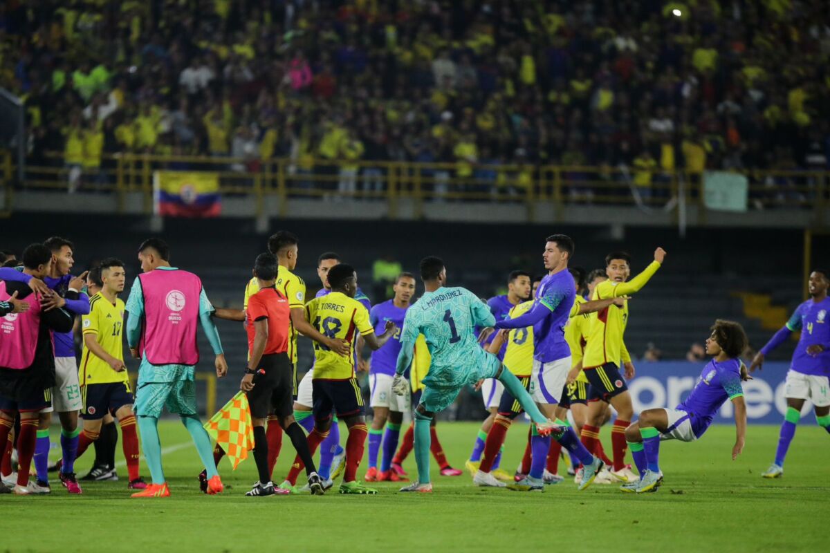 Colombia, ya clasificada al Mundial, empató 0 a 0 frente a Brasil 3 Colombia, ya clasificada al Mundial, empató 0 a 0 frente a Brasil La Selección Colombia logró anoche su objetivo de clasificar al Mundial Sub 20 de Indonesia.