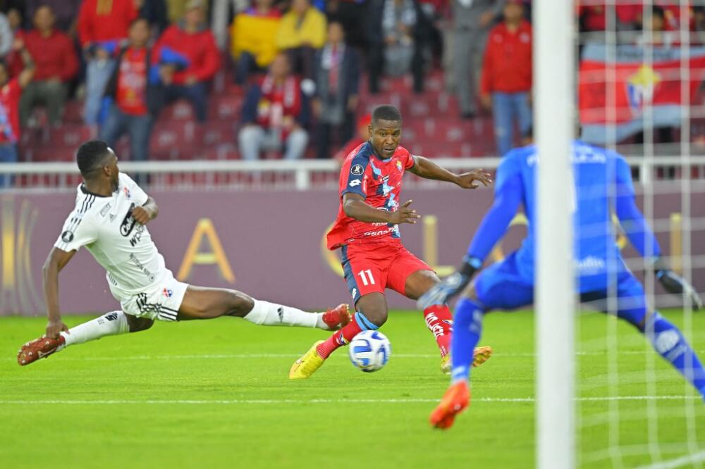 Copa Libertadores: Medellín empató a dos goles con El Nacional, en Ecuador 1 Copa Libertadores: Medellín empató a dos goles con El Nacional, en Ecuador En Quito, Independiente Medellín logró un valioso empate a dos tantos, y de manera agónica, frente a El Nacional, y definirá la llave en el Estadio Atanasio Girardot.