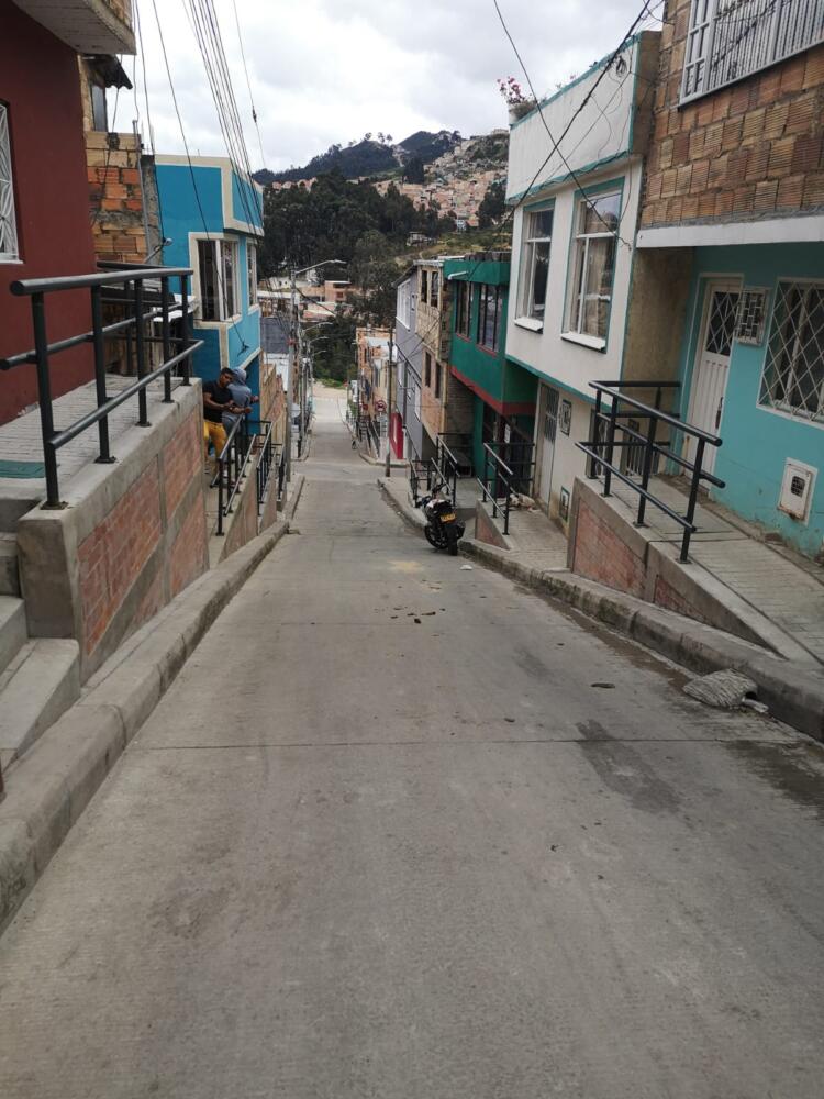Crimen a bala en Alfonso López Pasado el mediodía del martes un crimen estremeció a los residentes del barrio Alfonso López, sector de El Paraíso (Usme).