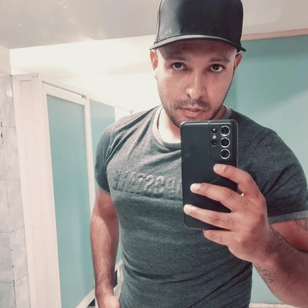DJ David Fox, el hombre asesinado en el centro de Bogotá Como David Zorro, más conocido en las rumbas del centro de Bogotá como DJ David Fox, fue identificado el hombre asesinado la mañana de este miércoles 15 de febrero en una calle del centro de la capital, justo cuando se dirigía a su vivienda.