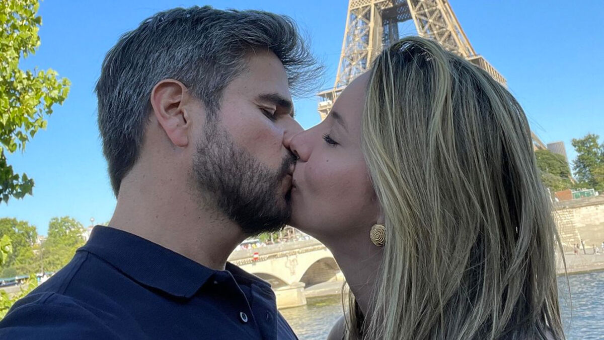 Daniela Álvarez y Daniel Arenas habrían terminado ¿Ella no pudo perdonarlo? La sólida y consolidada relación que tenía la presentadora Daniela Álvarez con el actor Daniel Arenas al parecer no va más y llegó a su fin, según informó el programa del canal Uno 'Lo Sé Todo'.