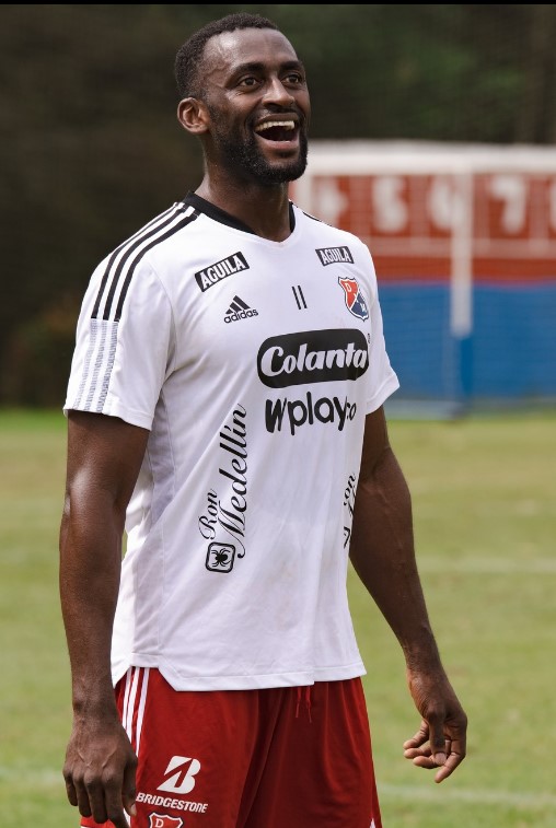 Se conoció cuánto pretendía cobrar Jackson Martínez por jugar en el Independiente Medellín 3 Se conoció cuánto pretendía cobrar Jackson Martínez por jugar en el Independiente Medellín El representante del jugador aprovechó la oportunidad para desmentir las cifras que se ventilaron sobre cuánto estaba cobrando en realidad el jugador chocoano.