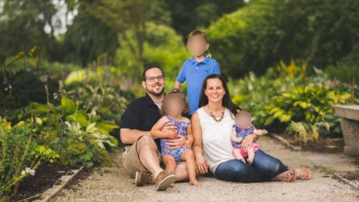 "Era controlador y abusivo": exesposa de John Poulos habla por primera vez 1 "Era controlador y abusivo": exesposa de John Poulos habla por primera vez John Poulos era conocido en Wisconsin (Estados Unidos) como una persona de bien, trabajadora, disciplinada y entregada a Dios, tanto así que a la iglesia que pertenece aseveró que iba a enviar una carta a Colombia para dar fe del buen ciudadano que es el hoy acusado del crimen de la DJ Valentina Trespalacios, a quien hallaron muerta al interior de una maleta en un contenedor de basura el domingo 22 de enero.