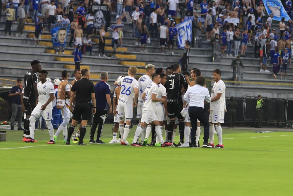 Esta será la sanción para Daniel Cataño por agredir a hincha del Tolima La Dimayor anunció que el jugador de Millonarios, Daniel Cataño, deberá cumplir una sanción de tres fechas, mientras que al Estadio Manuel Murillo Toro le impusieron cuatro.