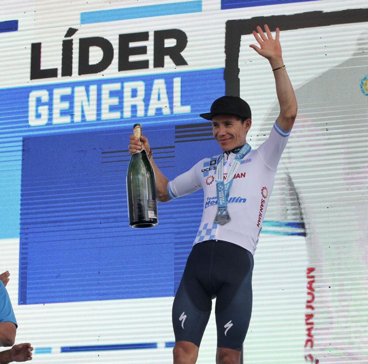 ¡Está imparable 'Superman'! Miguel Ángel López, nuevo campeón nacional de contrarreloj El ciclista boyacense Miguel Ángel 'Superman' López superó por 1 minuto y 12 segundos a Walter Vargas y 2 minutos y 18 segundos a Rodrigo Contreras, segundo y tercero respectivamente.