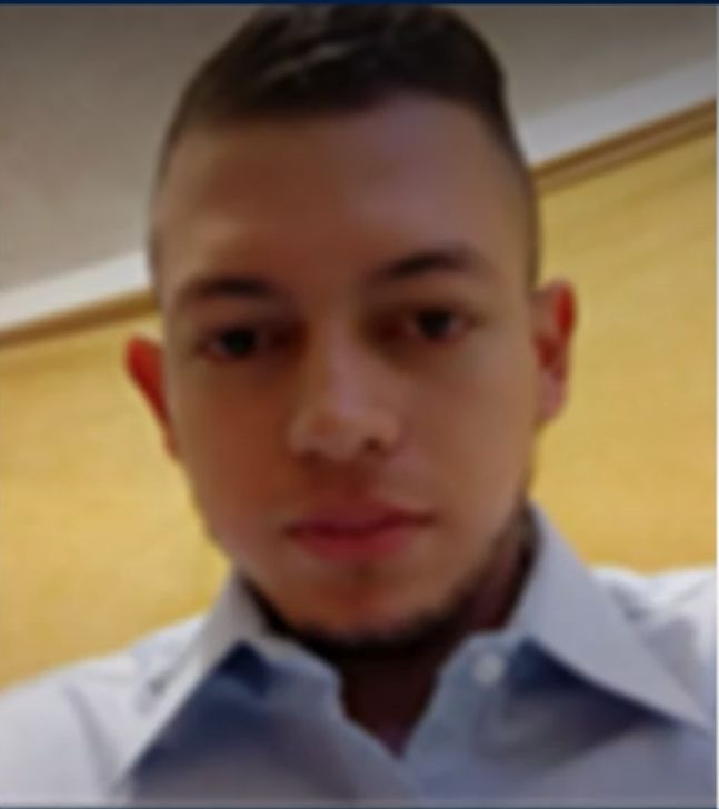 Familia de Camilo asegura que su accidente fue provocado por habitante de calle 1 Familia de Camilo asegura que su accidente fue provocado por habitante de calle Camilo Andrés Díaz, de 23 años, falleció en un aparatoso accidente de tránsito al parecer porque un habitante de calle se le atravesó e intentó robarlo. El hecho ocurrió en el puente de la carrera 30 con calle 6 la noche de este miércoles.