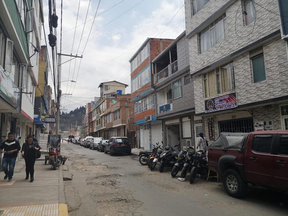Fatal pelea entre amigos por un trago en Soacha 1 Fatal pelea entre amigos por un trago en Soacha La víctima del crimen que se presentó en el barrio San Mateo de Soacha tenía 19 años y perdió la vida tras recibir heridas de puñal en medio de una disputa con un amigo.