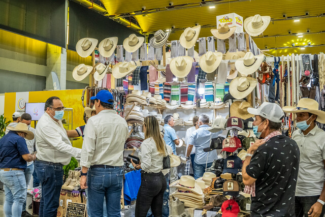 La feria nacional equina abre sus puertas este jueves 2 La feria nacional equina abre sus puertas este jueves Desde este jueves corferias abre sus puertas a la feria equina hasta el próximo12 de febrero.