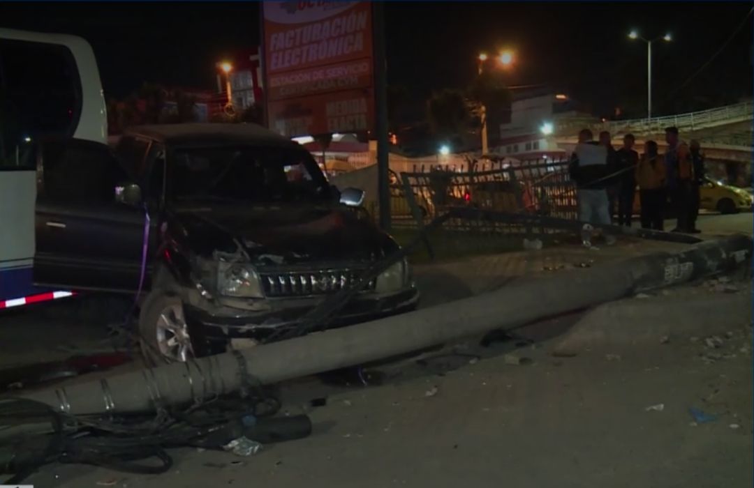 Grave accidente en Soacha dejó una mujer detenida Un aparatoso accidente despertó a varios ciudadanos del vecino municipio de Soacha en la madrugada de este jueves 9 de febrero, luego de que un vehículo chocara contra otro.