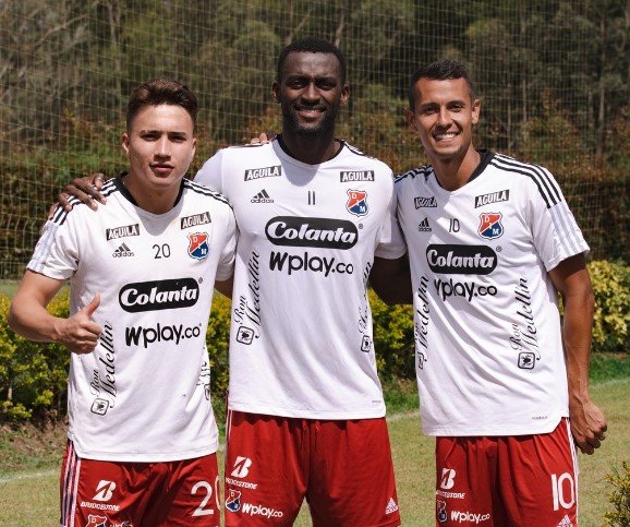 Se conoció cuánto pretendía cobrar Jackson Martínez por jugar en el Independiente Medellín 4 Se conoció cuánto pretendía cobrar Jackson Martínez por jugar en el Independiente Medellín El representante del jugador aprovechó la oportunidad para desmentir las cifras que se ventilaron sobre cuánto estaba cobrando en realidad el jugador chocoano.