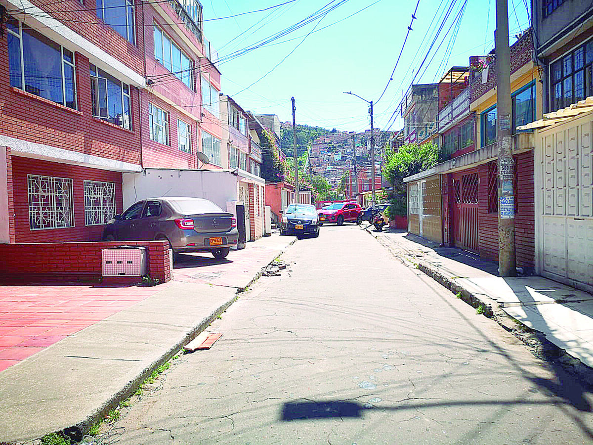 Luto tras su inesperada partida en San Cristóbal Con dolor y bastante afectada, una de las residentes en una de las cuadras del barrio Gustavo Restrepo (localidad de Rafael Uribe) aún ve la imagen de Dilmar Enrique Sánchez Ayala pasar frente a su casa y saludarla, con los buenos modales que siempre lo caracterizaron, “como si aún estuviera vivo”.