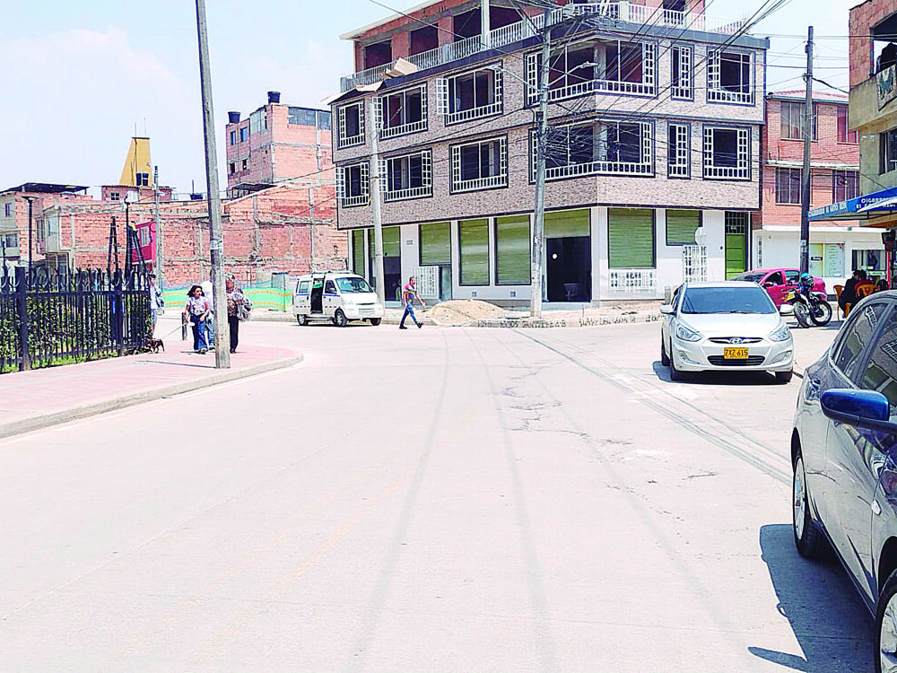 Sangrienta riña entre menores terminó en homicidio en Kennedy Iban a ser las seis de la tarde. El encuentro entre los dos menores se dio frente a una concurrida tienda ubicada en inmediaciones de la Carrera 81 A con Calle 57 Sur, en el sector de Class.