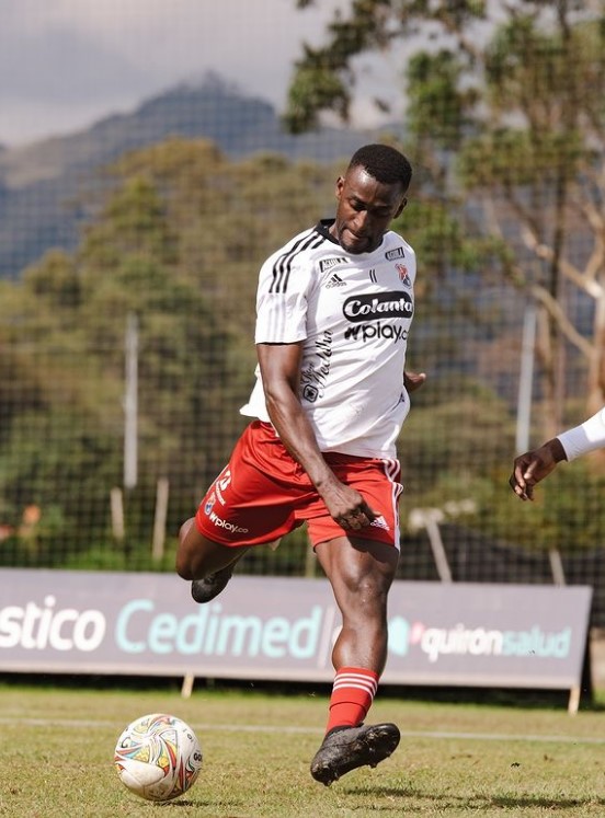 Se conoció cuánto pretendía cobrar Jackson Martínez por jugar en el Independiente Medellín 1 Se conoció cuánto pretendía cobrar Jackson Martínez por jugar en el Independiente Medellín El representante del jugador aprovechó la oportunidad para desmentir las cifras que se ventilaron sobre cuánto estaba cobrando en realidad el jugador chocoano.