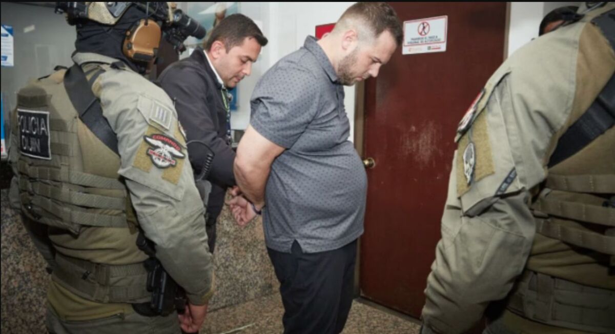 John Poulos fue enviado a La Picota 1 John Poulos fue enviado a La Picota La mañana de este viernes, a través de un comunicado de prensa, el Inpec informó que el acusado de haberle quitado la vida a Valentina Trespalacios, el estadounidense John Poulos, será enviado a la cárcel La Picota mientras avanza el proceso judicial en su contra.