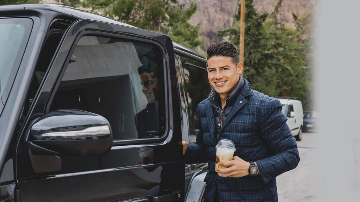 La tremenda nave de James Rodríguez: vale más de $500 millones El 'diez' de la Selección Colombia, James Rodríguez, no deja de dar de qué hablar en los medios de comunicación. Si no es por su profesión futbolística, es por su vida personal, tal es el caso esta vez, pues es tendencia en redes sociales por la lujosa nave en la que se moviliza.