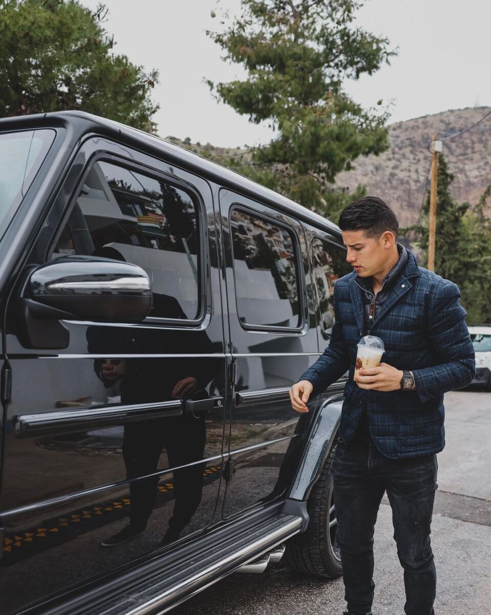 La tremenda nave de James Rodríguez: vale más de $500 millones El 'diez' de la Selección Colombia, James Rodríguez, no deja de dar de qué hablar en los medios de comunicación. Si no es por su profesión futbolística, es por su vida personal, tal es el caso esta vez, pues es tendencia en redes sociales por la lujosa nave en la que se moviliza.