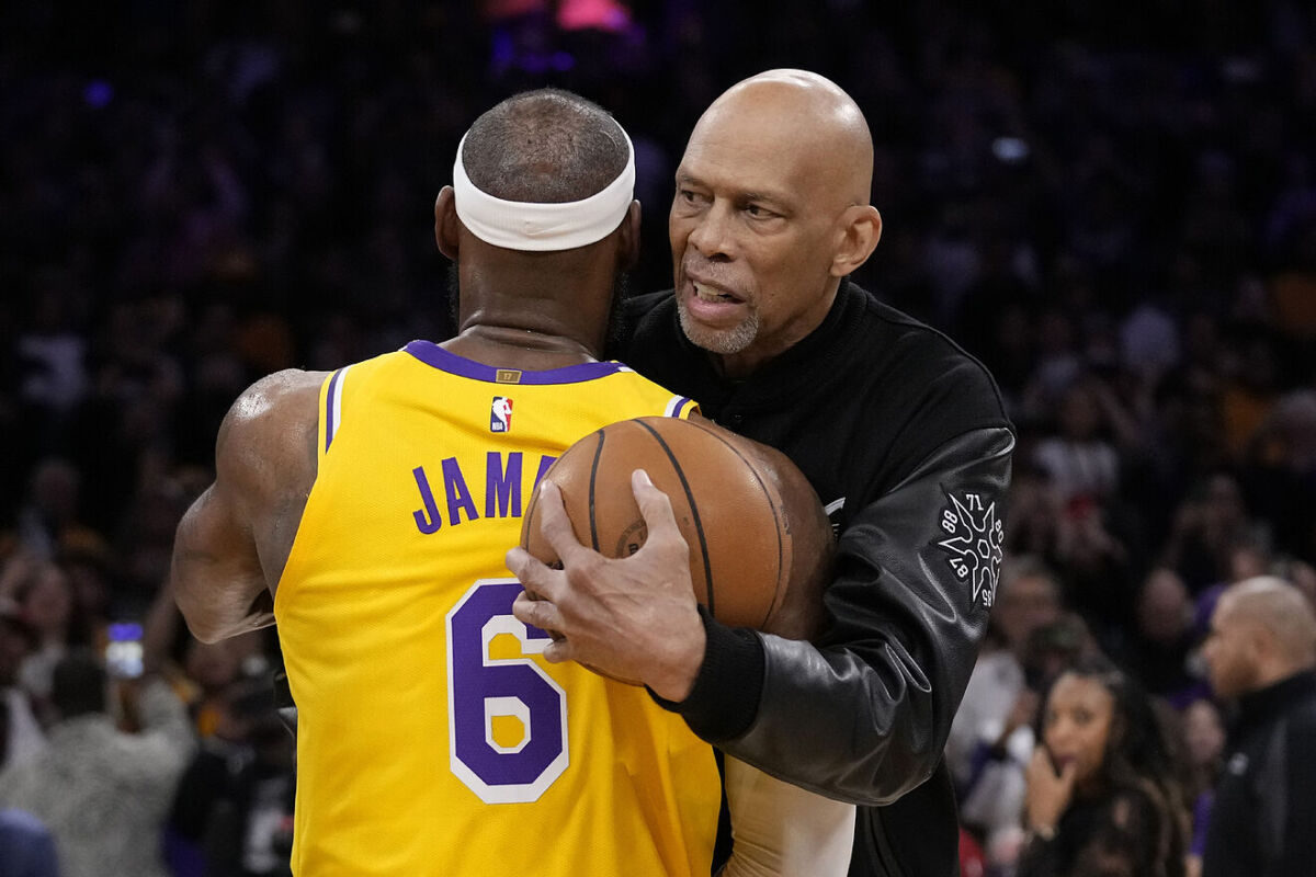 LeBron James se convirtió en el máximo anotador histórico de la NBA 1 LeBron James se convirtió en el máximo anotador histórico de la NBA LeBron James se convirtió esta madrugada en el máximo anotador de la historia de la NBA, superando a Kareem Abdul-Jabbar al alcanzar los 38.390 puntos.