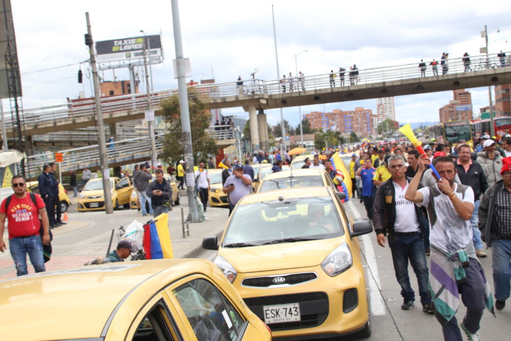 Lo que debe saber del paro de taxistas que arranca mañana A pesar de que el Ministerio de Transporte intentó sentarse a dialogar con el gremio de taxistas este martes, ellos se negaron a hacerlo y a cambio confirmaron que realizarán paro nacional indefinido a partir de este miércoles 22 de febrero.