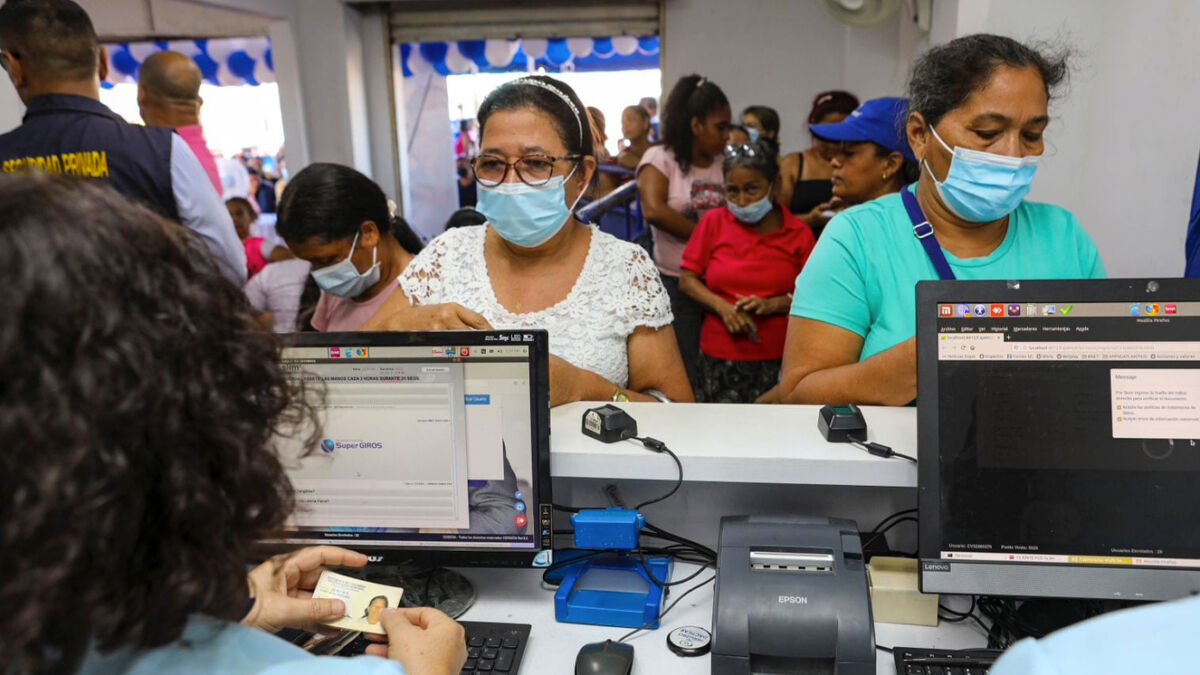 Lo que debe saber sobre el bono ‘Hambre Cero’ Una ayuda adicional le llegará a las familias colombianas que debido a su condición socioeconómica están en riesgo de padecer inseguridad alimentaria, esto es, la incapacidad de alimentarse de manera adecuada debido a la escasez de recursos económicos y agrícolas.
