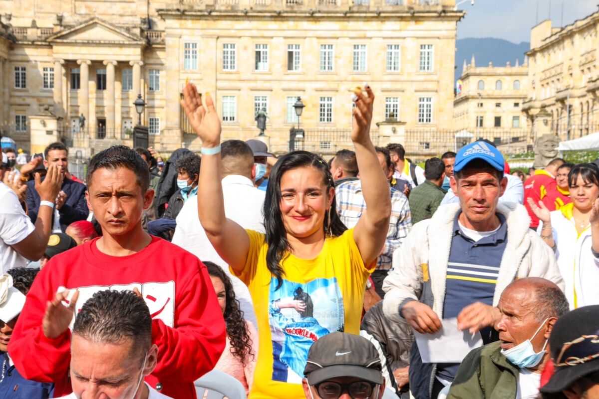 Lo que debe saber sobre el bono ‘Hambre Cero’ Una ayuda adicional le llegará a las familias colombianas que debido a su condición socioeconómica están en riesgo de padecer inseguridad alimentaria, esto es, la incapacidad de alimentarse de manera adecuada debido a la escasez de recursos económicos y agrícolas.
