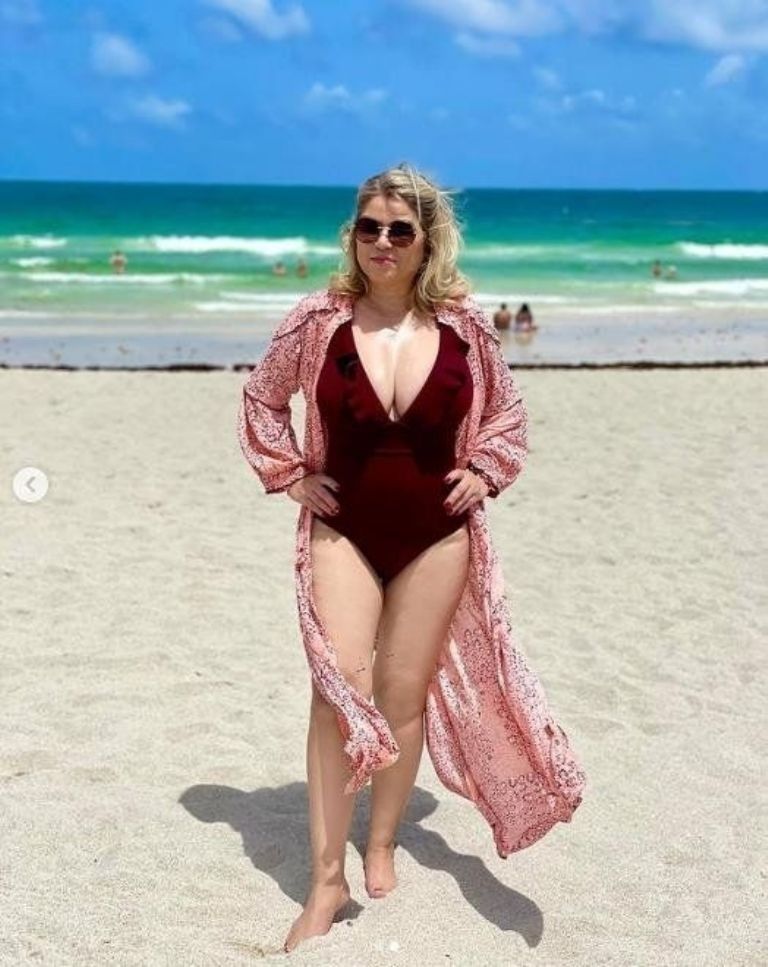 El bikinazo que lució la suegra de Marc Anthony 1 El bikinazo que lució la suegra de Marc Anthony La suegra de Marc Anthony lució tremendo bikini.