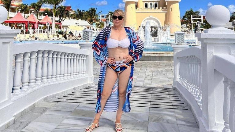 El bikinazo que lució la suegra de Marc Anthony 2 El bikinazo que lució la suegra de Marc Anthony La suegra de Marc Anthony lució tremendo bikini.
