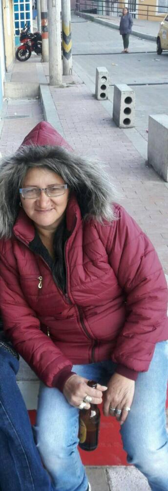 Madre e hijo, asesinados en cobarde ataque en Rafel Uribe 3 Madre e hijo, asesinados en cobarde ataque en Rafel Uribe La tremenda pelea que terminó en el doble crimen que hoy enluta a la familia Velandia Sepúlveda inició en la madrugada de ayer, pasada la 1 de la mañana. A las afueras de una cancha de tejo ubicada a la vuelta de la casa donde vivían los hoy fallecidos empezó la gresca.