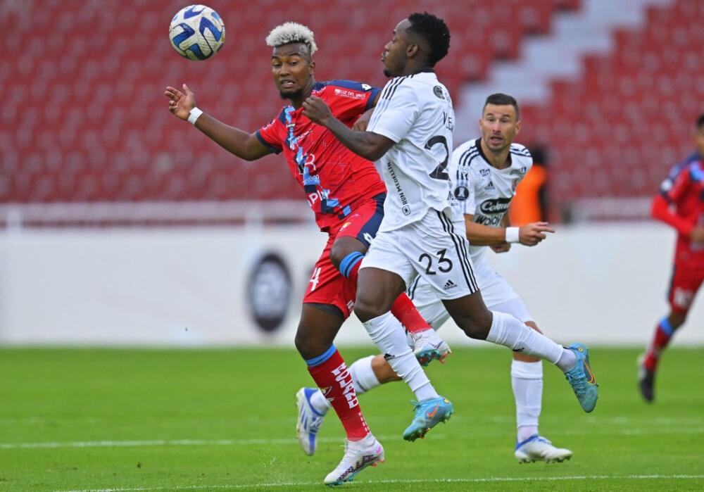 Copa Libertadores: Medellín empató a dos goles con El Nacional, en Ecuador 2 Copa Libertadores: Medellín empató a dos goles con El Nacional, en Ecuador En Quito, Independiente Medellín logró un valioso empate a dos tantos, y de manera agónica, frente a El Nacional, y definirá la llave en el Estadio Atanasio Girardot.