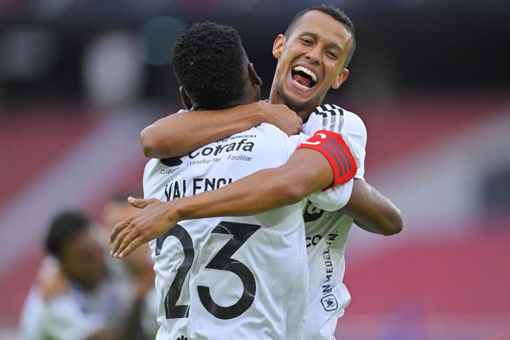 Copa Libertadores: Medellín empató a dos goles con El Nacional, en Ecuador 3 Copa Libertadores: Medellín empató a dos goles con El Nacional, en Ecuador En Quito, Independiente Medellín logró un valioso empate a dos tantos, y de manera agónica, frente a El Nacional, y definirá la llave en el Estadio Atanasio Girardot.