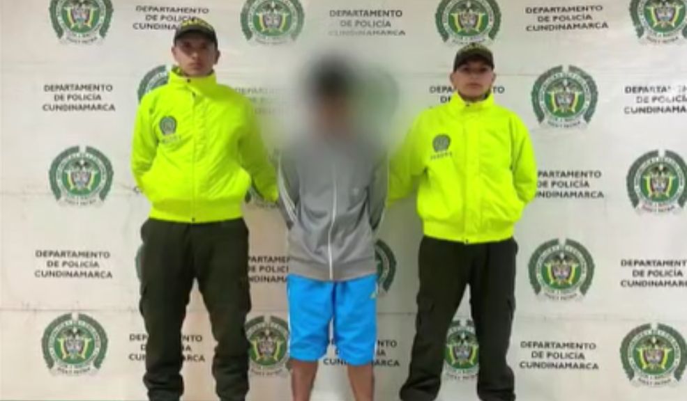Policía capturó a peligroso pillo en Soacha La Policía de Soacha en conjunto con la Fiscalía, lograron la captura de un sujeto con circular azul emitida por la Interpol.