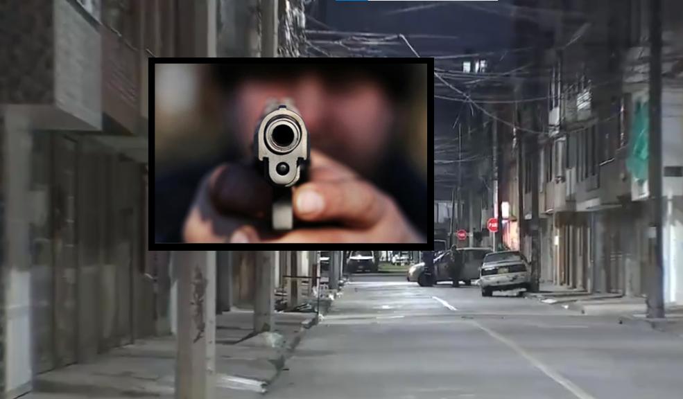 Delincuencia desbordada: ladrones le robaron el carro a una pareja en Engativá Nuevamente los delincuentes que se dedican a robar carros en Engativá, volvieron a hacer de las suyas, pues una pareja fue víctima de hurto, a mano armada.