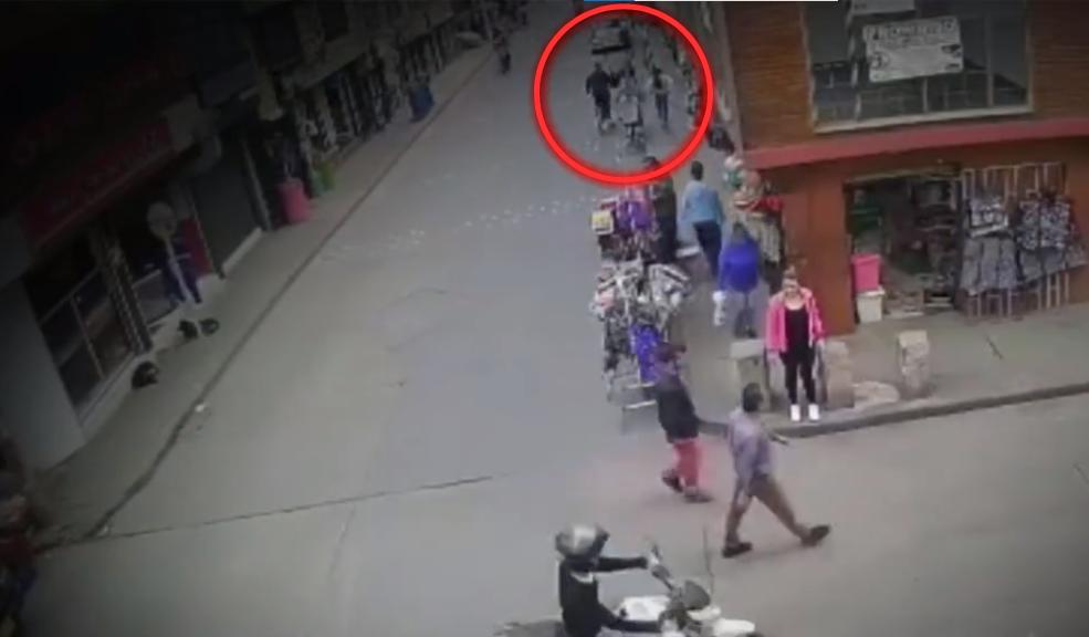 Jóvenes denuncian haber sido escopolaminadas y robadas en Ciudad Bolívar Dos jóvenes denuciaron que fueron escopolamnadas por un sujeto que no sólo se les llevó las pertenencias, sino que les realizó tocamientos indebidos en el barrio San Francisco, localidad de Ciudad Bolívar.