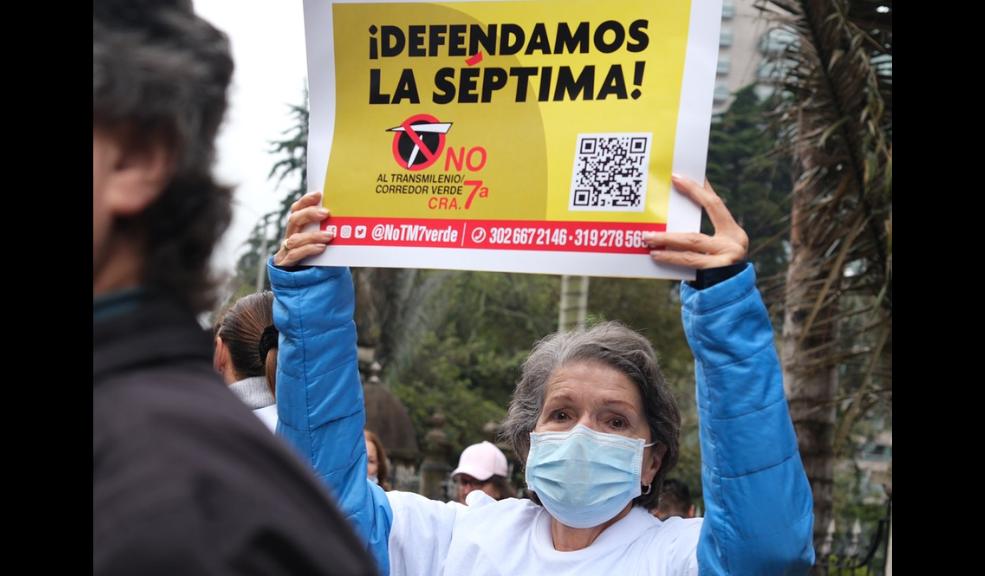 Pilas, manifestantes bloquean la carrera Séptima al norte 5 Pilas, manifestantes bloquean la carrera Séptima al norte Desde muy temprano la movilidad el norte de Bogotá se vio afectada luego de que manifestantes decidieran bloquear la carrera Séptima con calle 94, sentido norte - sur.