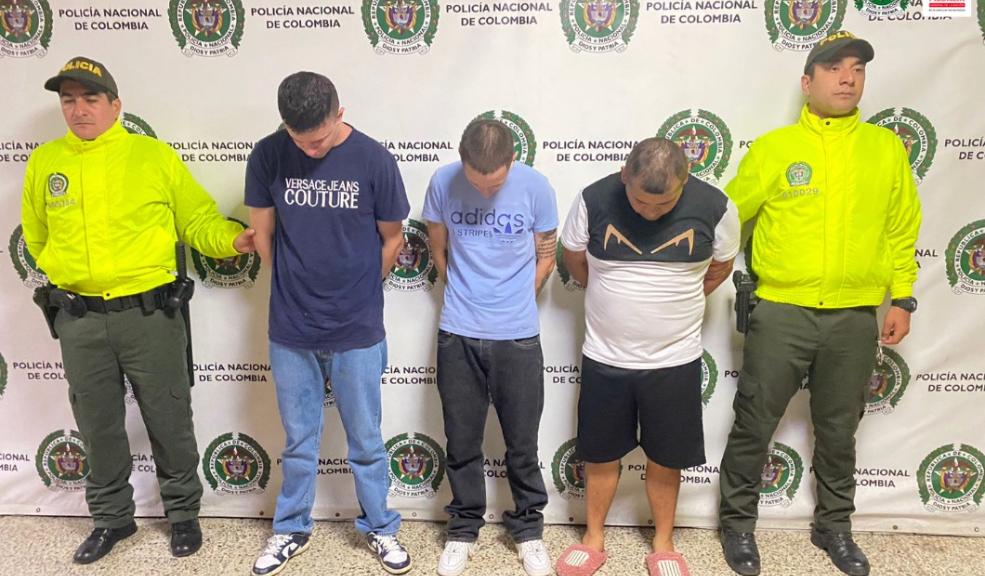 A la cana presuntos responsables del triple homicidio al sur de Bogotá A la cana fueron enviados los presuntos responsables del triple homicidio ocurrió en el barrio Grupos, localidad de Ciudad Bolívar, el pasado 10 de febrero.